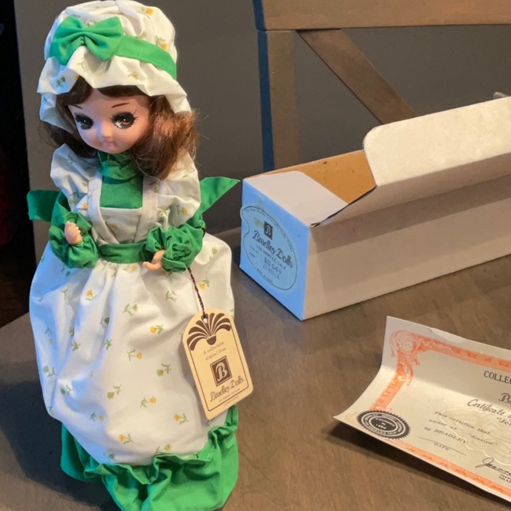 Bradley Dolls Jessica VINTAGE mint in the box with certificate. New condition.